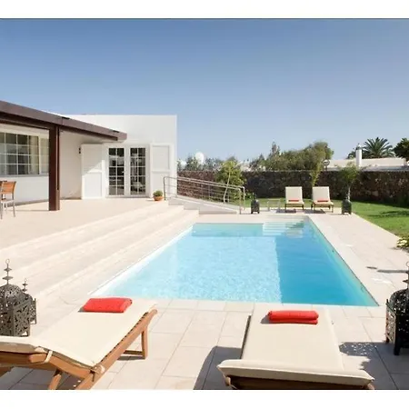 Puerto Del Carmen Sleeps 7 With Pool And Air Con ヴィラ